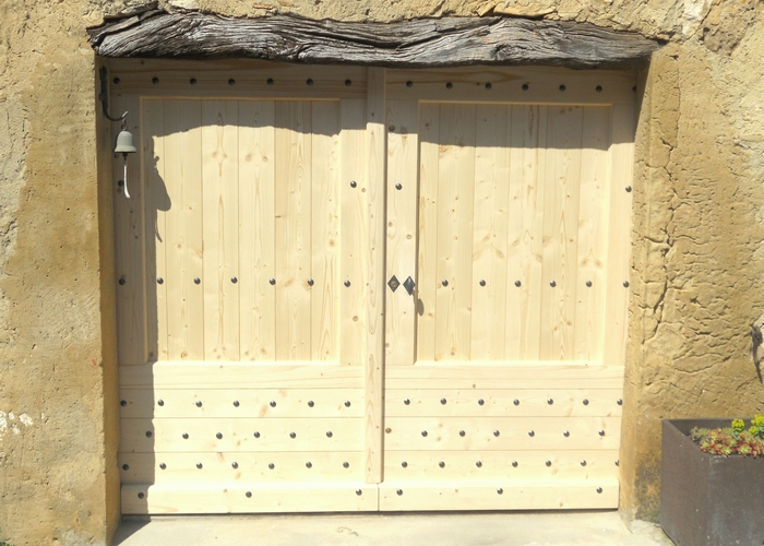 Porte de garage en bois